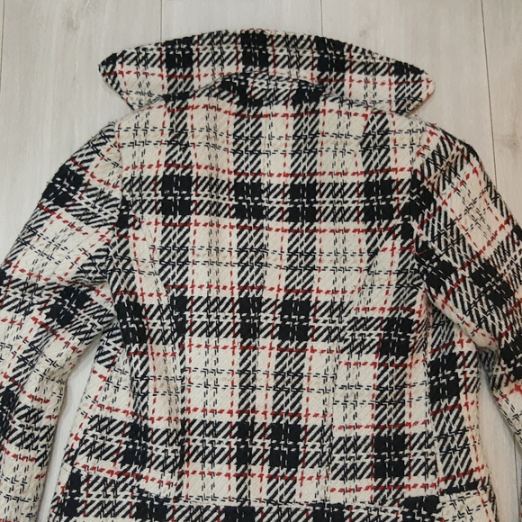 Unique coat - Picture 5 of 8